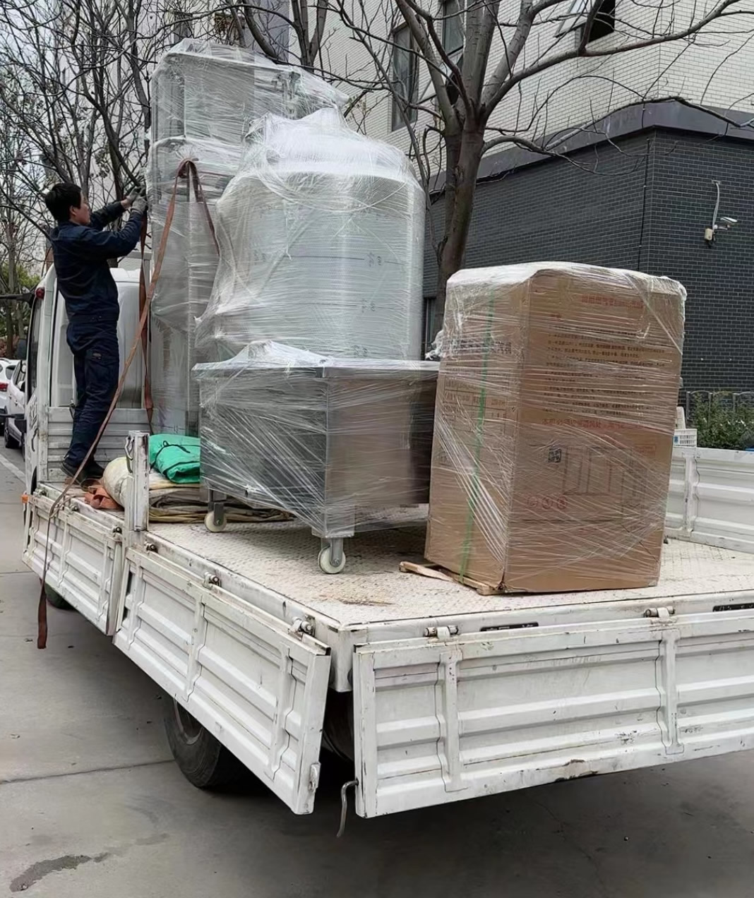湖北荊門鐘祥市段總購買的一套白酒設(shè)備已打包發(fā)貨！